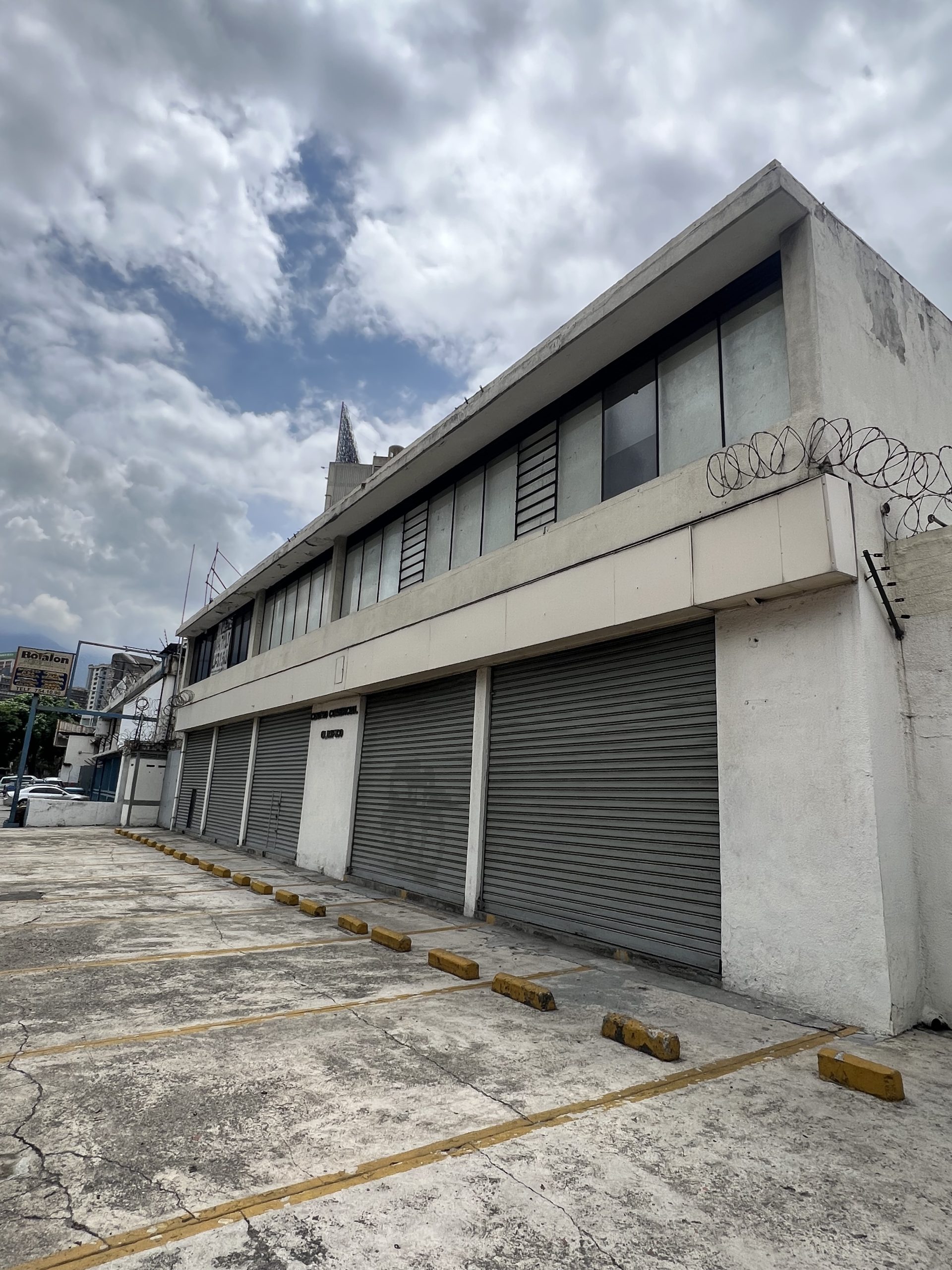 En Venta Local Comercial en Colinas de Bello Monte. Baruta - Caracas