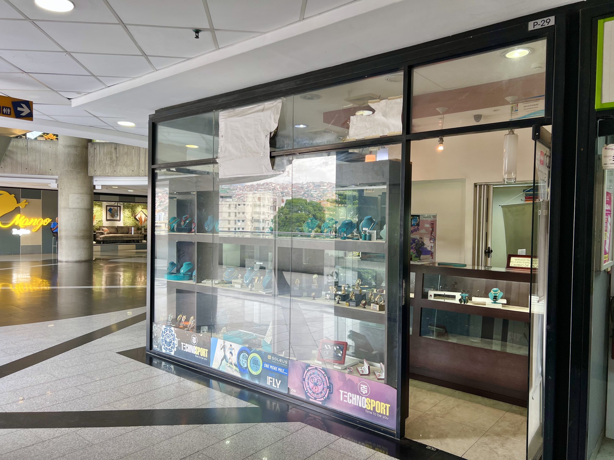 Local Comercial CC Multiplaza El Paraiso Libertador - Caracas